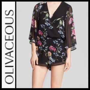 Olivaceous Floral Bell Sleeves Romper In Black, S